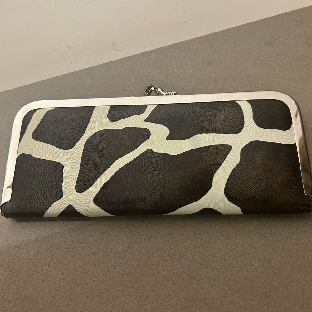 Wallet Giraffe Pattern Long Wallet Preowned light fading - Picture 2 of 8